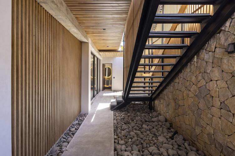 Jungla House / FAMM Arquitectura - Фотография интерьера, балка, перила