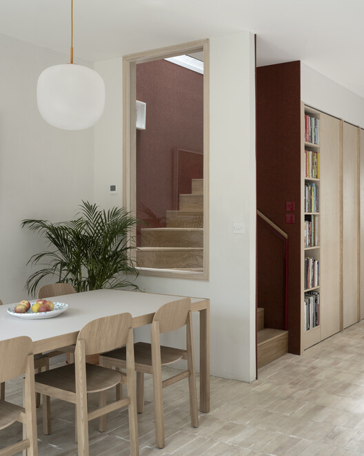 Терраса из яблони / Scullion Architects - Фотография интерьера, стол