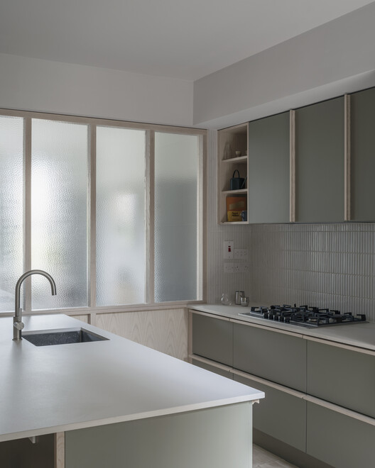 Терраса из яблони / Scullion Architects — фотография интерьера, кухня, столешница, раковина, окна