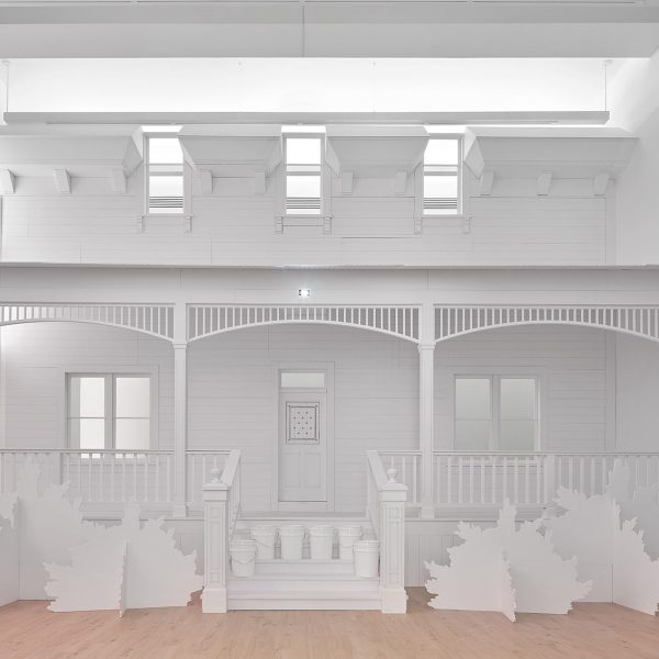 Рут Де Йонг использует дизайн декораций Ноупа для Чикагской архитектурной биеннале.