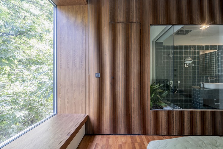 Дом Ханны / Навид Насроллахзаде - Фотография интерьера, ванная, окна, двери, стекло, фасад