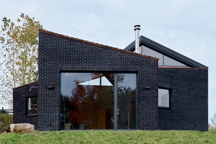 За пределами красного: архитектура из серого и черного кирпича — изображение 17 из 21