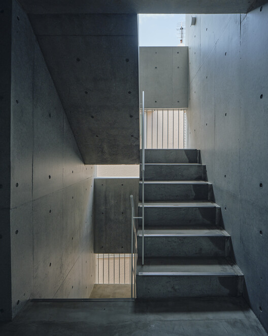 Жилой комплекс в Омори-чо / SEITARO ASO ARCHITECTURE INC. - Фотография интерьера, лестницы