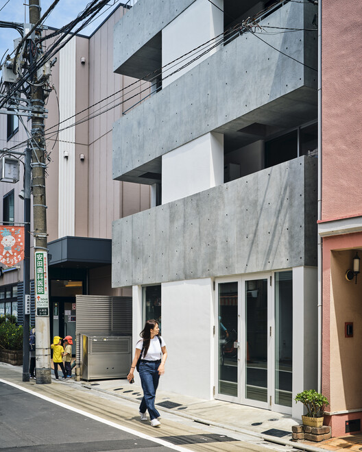 Жилой комплекс в Омори-чо / SEITARO ASO ARCHITECTURE INC. - Фотография экстерьера, окна, фасад