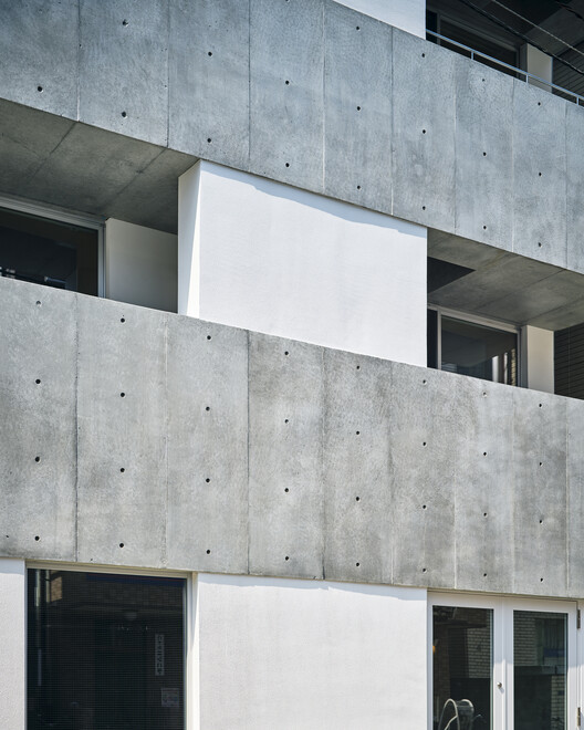 Жилой комплекс в Омори-чо / SEITARO ASO ARCHITECTURE INC. - Фотография интерьера, фасада, окон