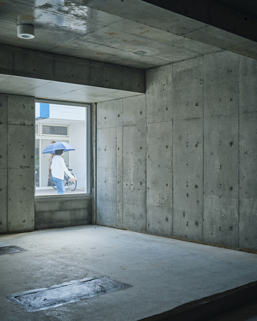 Жилой комплекс в Омори-чо / SEITARO ASO ARCHITECTURE INC. - Фотография интерьера, окна