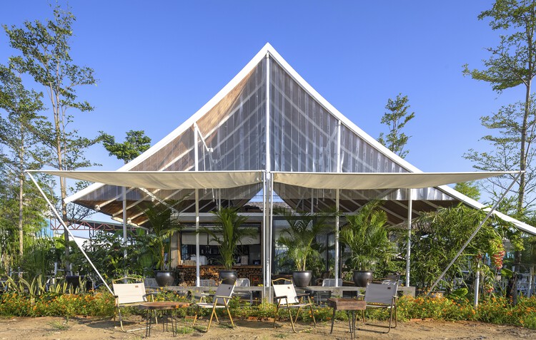 Ká Coffee / Nguyen Khac Phuoc Architects - Экстерьерная фотография, стул