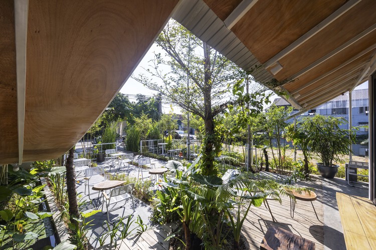 Ká Coffee / Nguyen Khac Phuoc Architects - Фотография интерьера, сад, патио, балка, двор