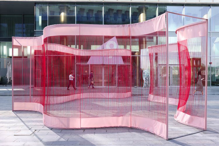 Интеграция наследия и инноваций: 7 архитектурных инсталляций на Неделе дизайна в Дубае 2023 — изображение 20 из 41