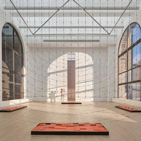 Девять инсталляций, которые можно увидеть на Чикагской архитектурной биеннале 2023 года