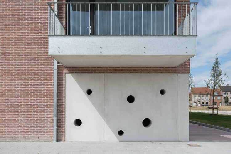 Социальная и многоуровневая жизнь / POLYGOON Architectuur - Фотография интерьера, окон, фасадов, перил