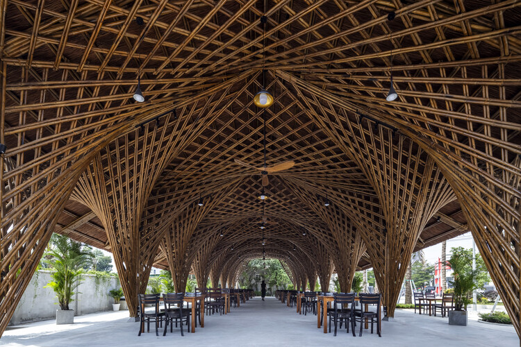 Ресторан морепродуктов Keeng / BambuBuild - Фотография интерьера, арка, балка, аркада