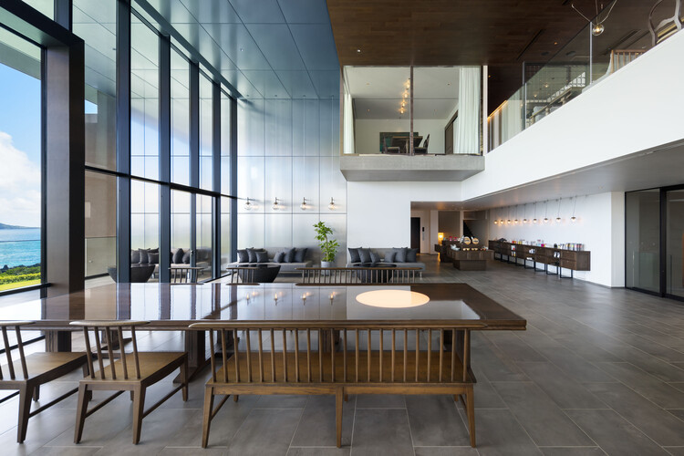 GOTO Retreat Ray / TAISEI DESIGN Planners Архитекторы и инженеры — Фотография интерьера, кухня, стол, стул, окна