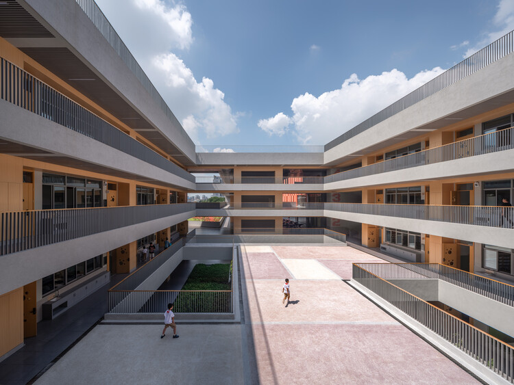 Начальная школа Фэнпу / Архитектура Уян – внешняя фотография, окна, фасад