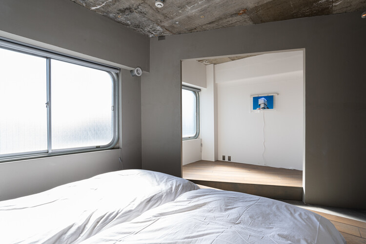KAGANHOTEL / OHАрхитектура - Фотография интерьера, спальня, окна, кровать, балка