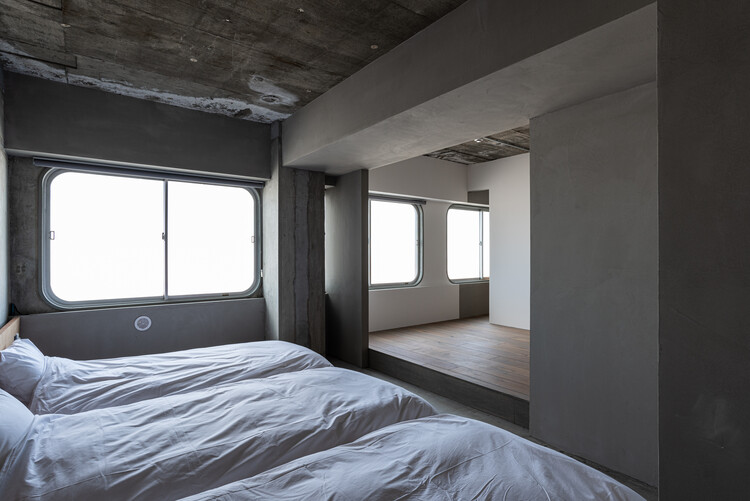 KAGANHOTEL / OHАрхитектура - Фотография интерьера, спальня, окна, кровать