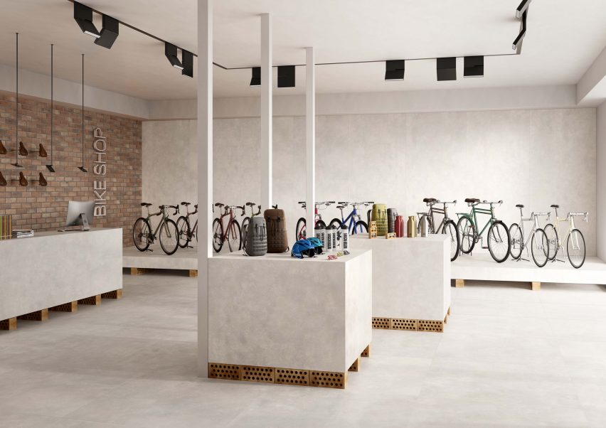 Магазин велосипедов с кафельными стенами и полом