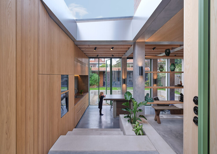 East West House / Bloot Architecture - Фотография интерьера, фасад, стул