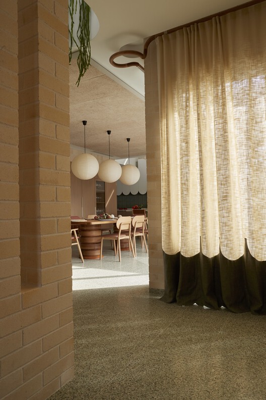Дом 123 / Архитектор Нила Крауни — фотография интерьера, стул, окна