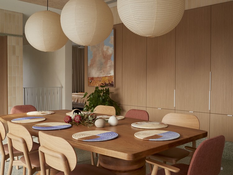 123 Дом / Нил Крауни Архитектор — Фотография интерьера, столовая, стол, освещение, стул