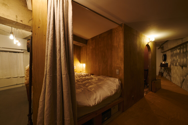Дом-монастырь / NoMaDoS - Фотография интерьера, спальня, кровать