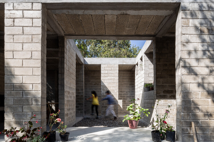 Глина или бетон, полнотелый или пустотелый: разные виды кирпичей и их применение — изображение 18 из 18