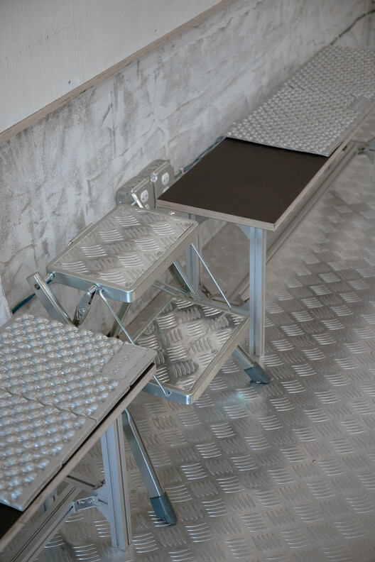 Кафе Judo Espersso Dojo / Nhoow Architects - Фотография интерьера, стол, стул