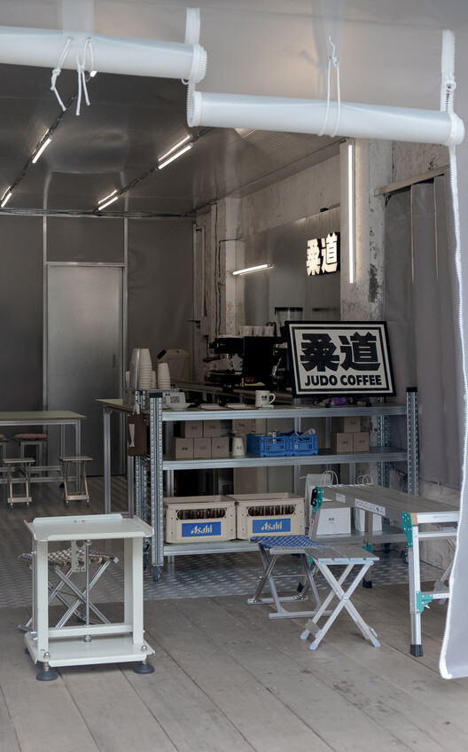 Кафе Judo Espersso Dojo / Nhoow Architects — Фотография интерьера, кухня