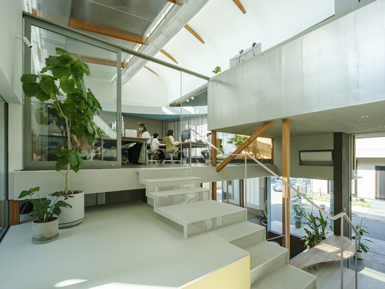 Blue Box Office / Eureka + HHO + Keio Architecture Sano Lab – Фотография интерьера, лестницы, окна