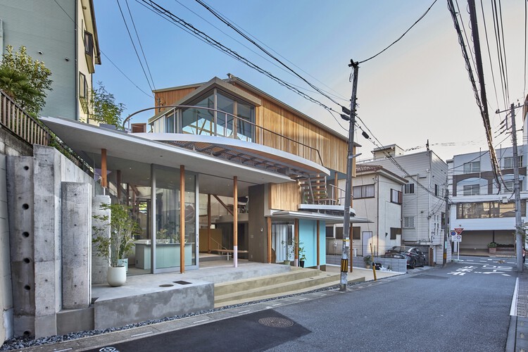 Blue Box Office / Eureka + HHO + Keio Architecture Sano Lab – Фотография экстерьера, окна
