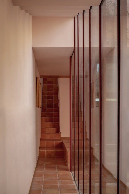 Дом Эдерлези / Taller Práctica Arquitectura - Фотография интерьера, лестница, перила