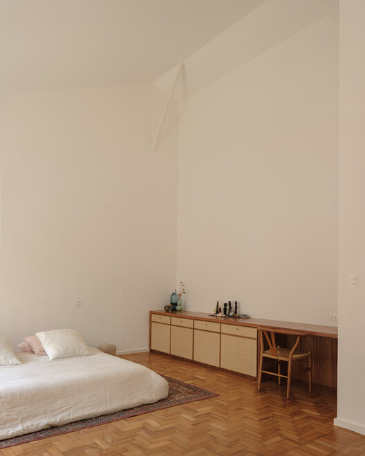 Реконструкция и расширение Casa Vila Mariana / entre escalas - Фотография интерьера, спальня, кровать