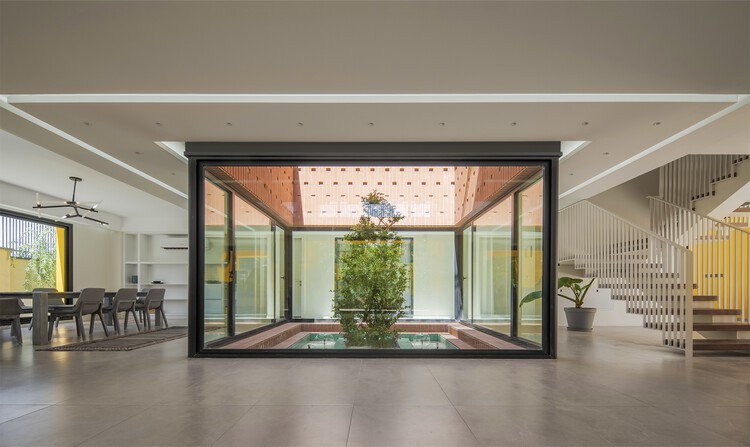 Rashnan Villa House / HAMAAN Studio - Фотография интерьера, стекло
