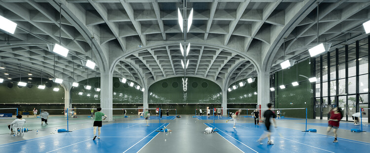 Крытая спортивная площадка Университета Шаосин / UAD — Фотография интерьера