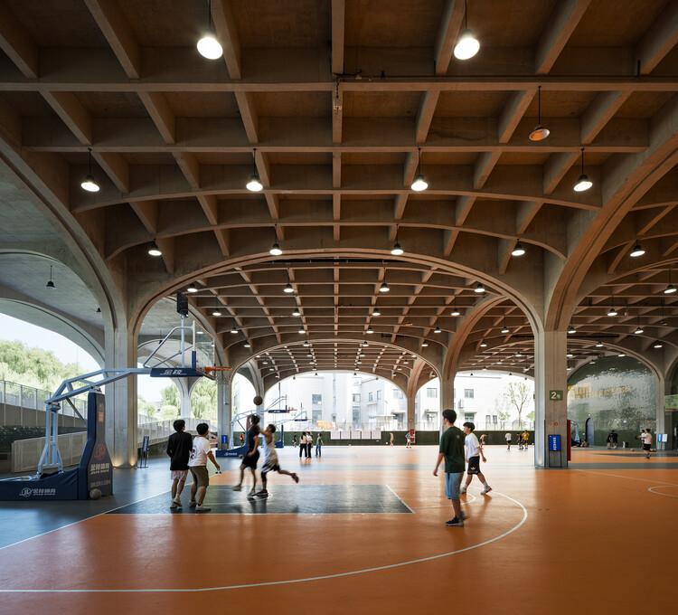 Крытая спортивная площадка Университета Шаосин / UAD — Фотография интерьера