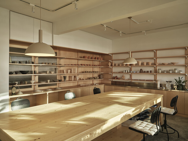 От студии дизайна Mud / Раван Мукаддас — фотография интерьера, кухни, стеллажей
