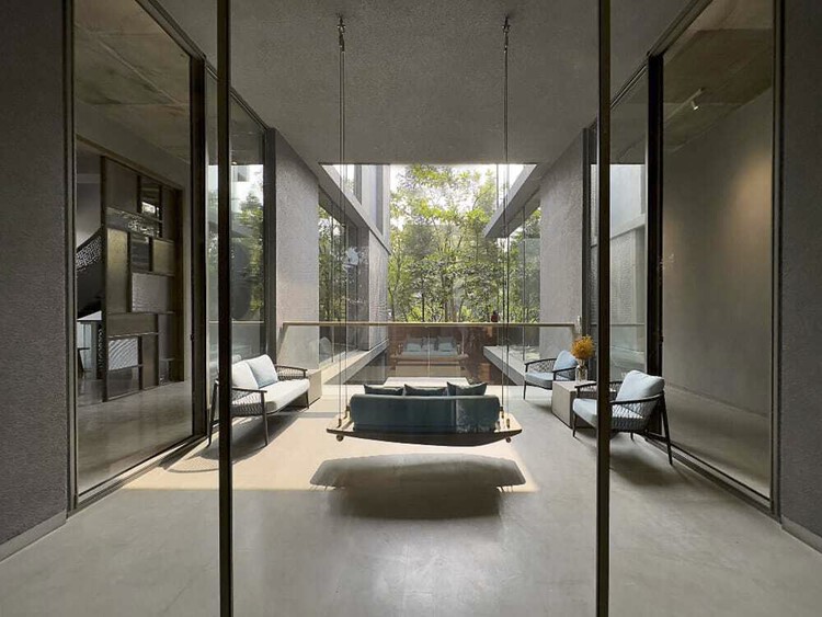 Zen Spaces Residence / Sanjay Puri Architects - Фотография интерьера, гостиной, фасада