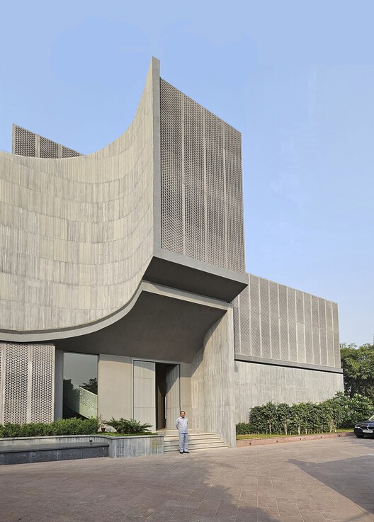 Zen Spaces Residence / Sanjay Puri Architects — Экстерьерная фотография