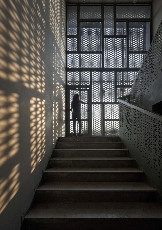 Zen Spaces Residence / Sanjay Puri Architects - Фотография интерьера, лестница