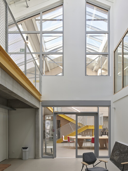   Третье пространство для творчества / Atelier d'Architecture Gardera-Pastre - Фотография интерьера, окон, фасада, стула