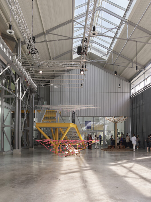   Третье пространство для творчества / Atelier d'Architecture Gardera-Pastre - Фотография интерьера, балка, сталь