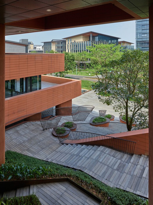Здание RSC (Resort Software Community) / THAD SUP Atelier - Фотография экстерьера, кирпич, фасад, сад, двор