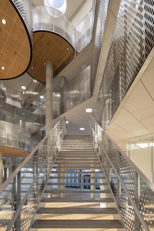 Штаб-квартира Орхус Ванд / CEBRA - Фотография интерьера, лестница, балка, перила