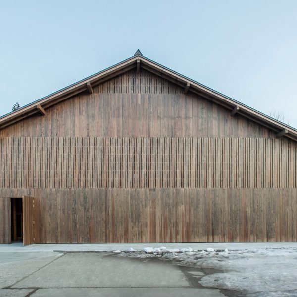 Kei Kaihoh Architects строит склад риса с снежным охлаждением из местного кедра