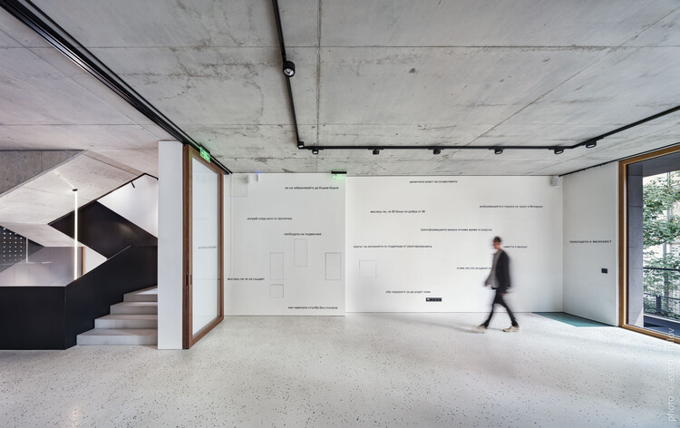 DOT Sofia / I/O Architects - Фотография интерьера, Окна