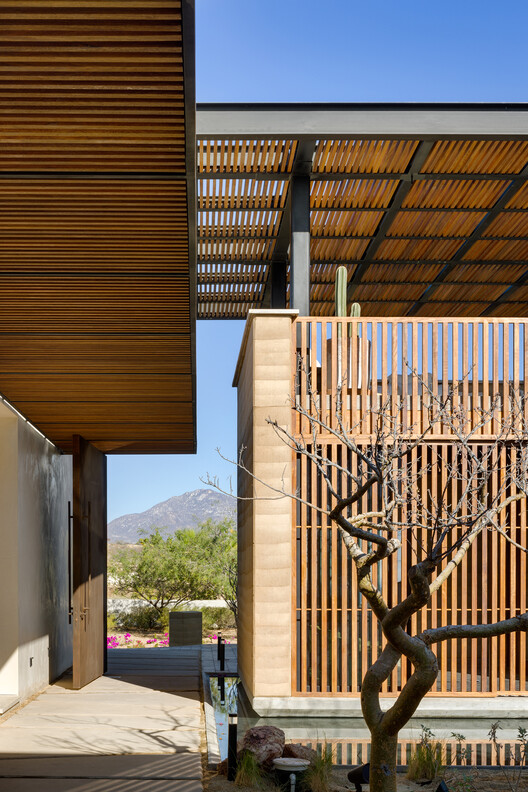 Cima House / R/MA Design Group - Фотография интерьера, фасад, балка