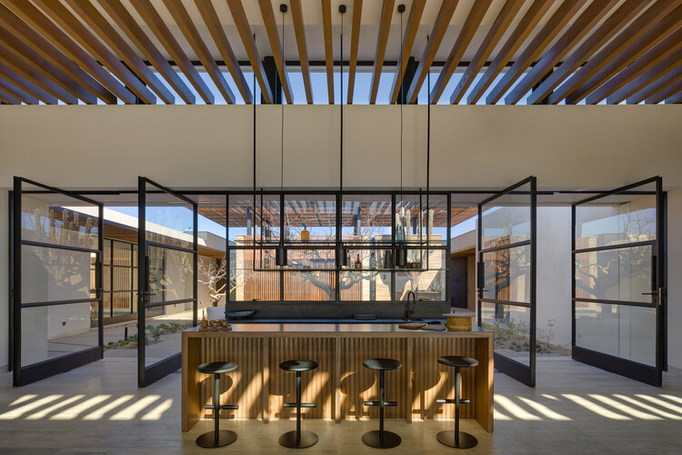 Cima House / R/MA Design Group - Фотография интерьера, фасад, балка