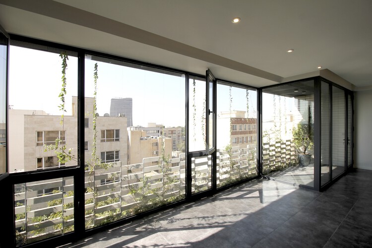 SARVESTAN Apartments / КАРАБОН - Фотография интерьера, окна, перила