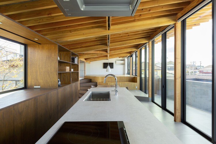 SGH House / Ginga Architects - Фотография интерьера, кухня, стол, окна, балка