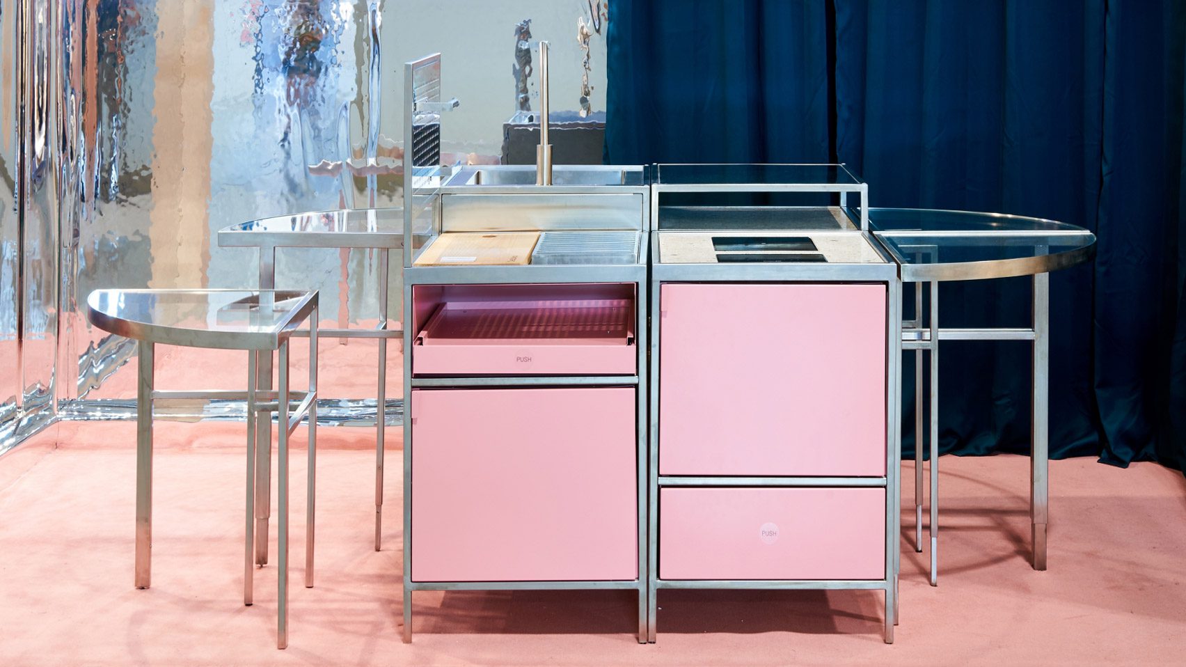 Нтайана Харалампус проектирует модульную кухню, которая впишется в любое пространство